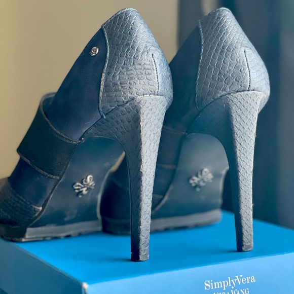 Blue and dark grey pointed toe heel. Size 8.5 business casual style - Picture 8 of 8